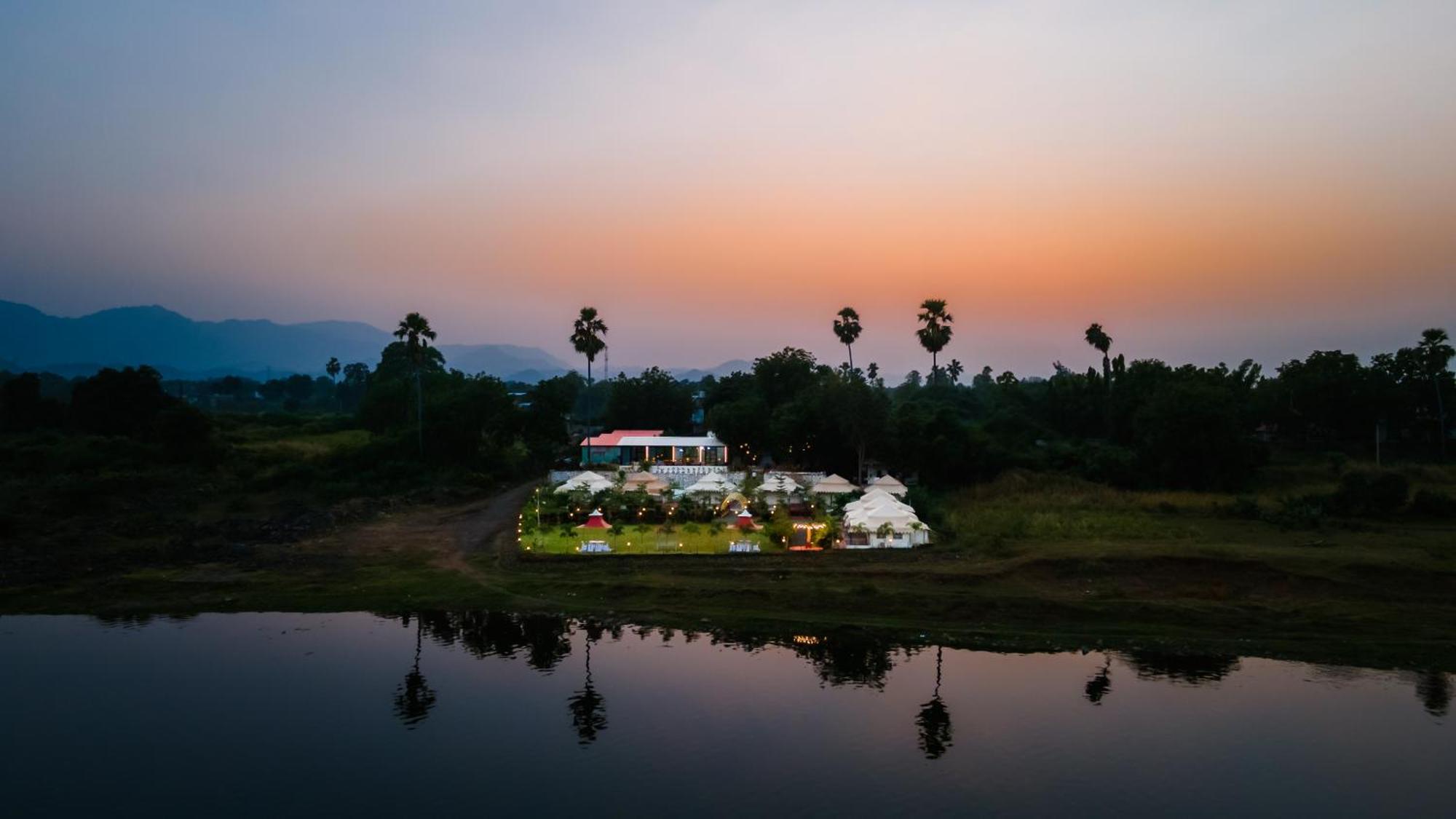 Riverview Tent Resort Kevadia 외부 사진