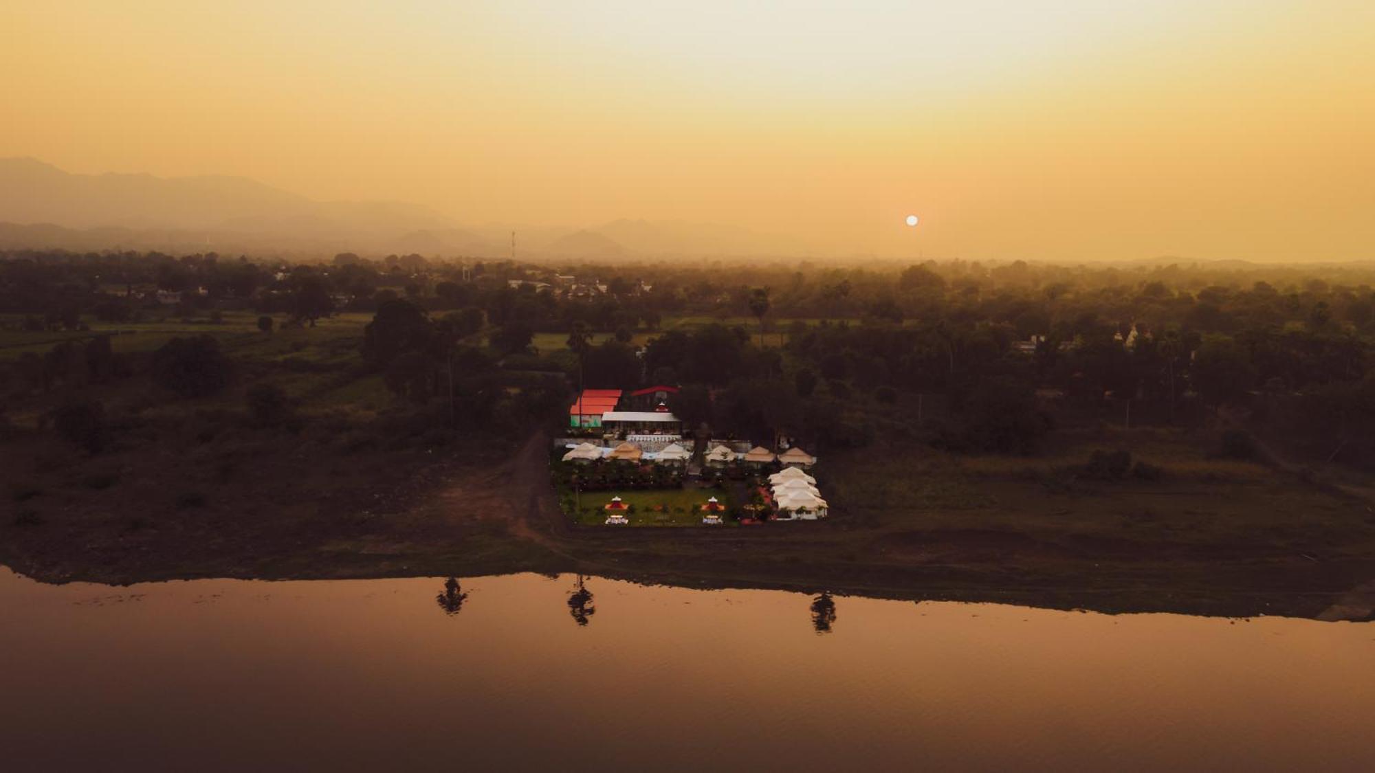 Riverview Tent Resort Kevadia 외부 사진